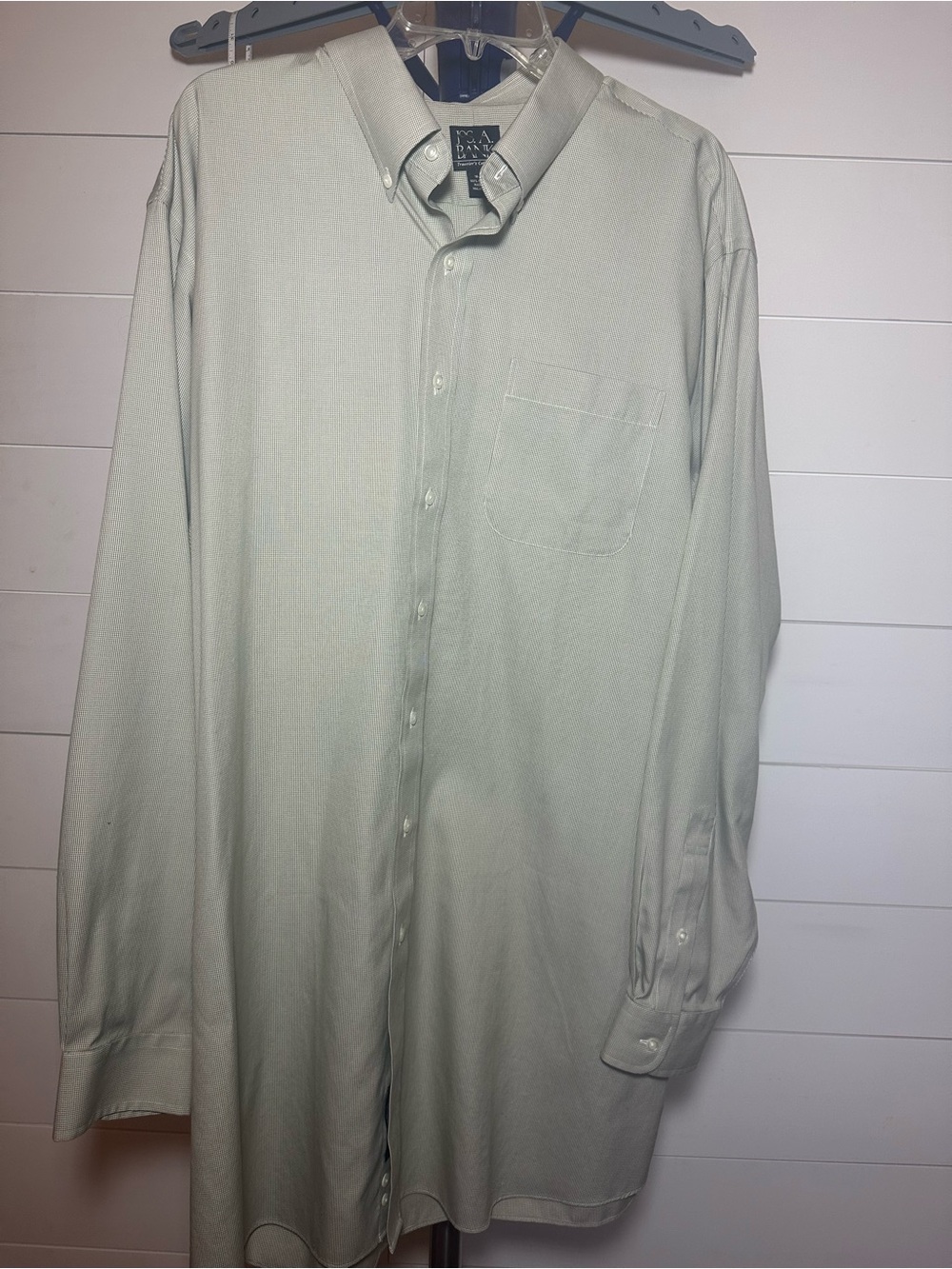 #120 Jos. A. Bank Men's Light Green Button-Down Dress Shirt